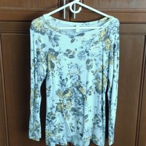 Long sleeve pull over